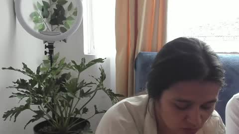 Snapshot of cuddlingbunnny chatting on 6, 4, 2026 Leonela online show from 6, 4, 2026