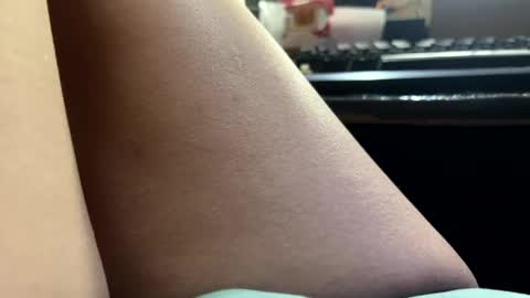 im KIM new girl to spoil online show from 25, 2, 2025