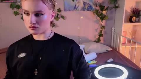 Snapshot of cumboydoll chatting on 13, 6, 2026 Ellio online show from 13, 6, 2026