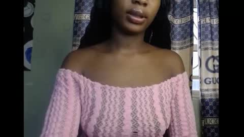 Snapshot of cumebony_petit chatting on 19, 9, 2025 cumebony_petit online show from 19, 9, 2025