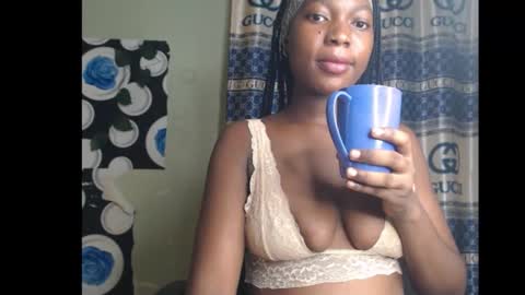 Snapshot of cumebony_petit chatting on 11, 10, 2025 cumebony_petit online show from 11, 10, 2025