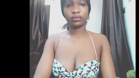 Snapshot of cumebony_petit chatting on 24, 4, 2026 cumebony_petit online show from 24, 4, 2026