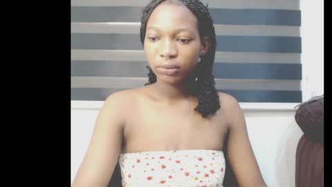 Snapshot of cumebony_petit chatting on 14, 5, 2026 cumebony_petit online show from 14, 5, 2026