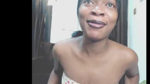 Snapshot of cumebony_petit chatting on 28, 5, 2026 cumebony_petit online show from 28, 5, 2026