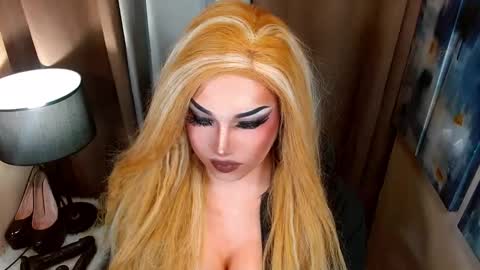 Snapshot of cumoffun chatting on 9, 10, 2025 Cattaleya online show from 9, 10, 2025