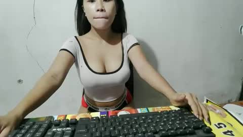 cumwhore4uxox online show from 19, 4, 2026