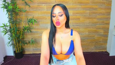 Snapshot of cupcake_izzy chatting on 7, 4, 2026 cupcake_izzy online show from 7, 4, 2026