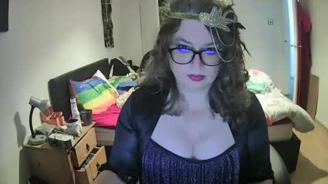 Snapshot of curleyshirley chatting on 2, 11, 2025 Shirley online show from 2, 11, 2025