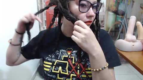 Snapshot of curly_greeneyed chatting on 24, 10, 2025 Vannesa online show from 24, 10, 2025