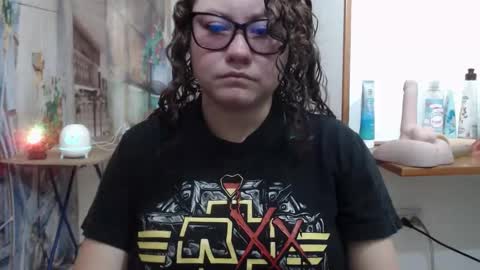 Snapshot of curly_greeneyed chatting on 5, 3, 2026 Vannesa online show from 5, 3, 2026