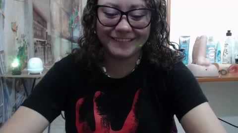 Snapshot of curly_greeneyed chatting on 6, 3, 2026 Vannesa online show from 6, 3, 2026