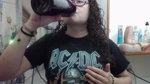 Snapshot of curly_greeneyed chatting on 9, 3, 2026 Vannesa online show from 9, 3, 2026