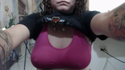 Snapshot of curly_greeneyed chatting on 8, 4, 2026 Vannesa online show from 8, 4, 2026