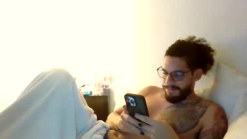 curly_louis online show from 4, 10, 2025