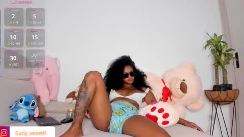Snapshot of curly_sweett chatting on 14, 3, 2026 Curly - OF- CURLY SWEETT online show from 14, 3, 2026
