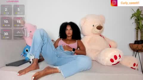 Snapshot of curly_sweett chatting on 18, 4, 2026 Curly - OF- CURLY SWEETT online show from 18, 4, 2026