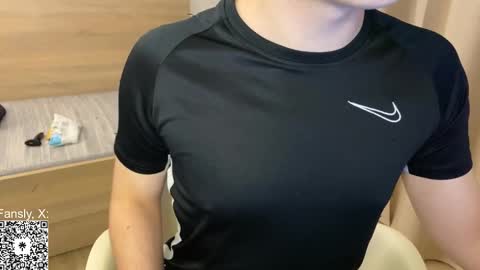 Snapshot of curlyboyy_ chatting on 10, 3, 2026 Mike pvt is open online show from 10, 3, 2026