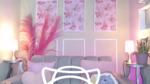 Snapshot of curlydani chatting on 27, 10, 2025 DANI online show from 27, 10, 2025