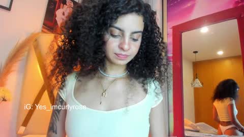 Snapshot of curlyrose_ chatting on 7, 1, 2025 Rose online show from 7, 1, 2025