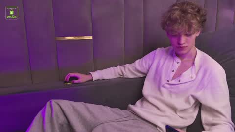 Snapshot of curlytwinkboy chatting on 8, 7, 2026 KEVIN online show from 8, 7, 2026