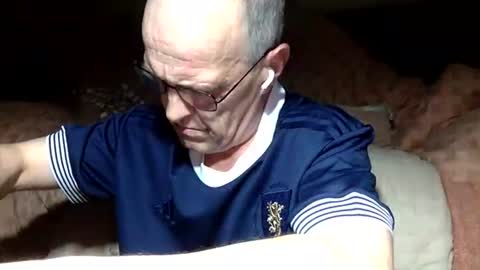 curvelover1977 online show from 11, 11, 2025