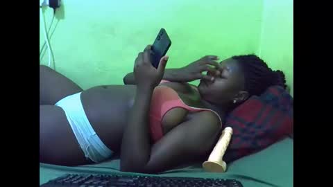 Snapshot of curvy_corazon1 chatting on 21, 10, 2025 curvy_corazon1 online show from 21, 10, 2025