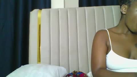 Snapshot of curvybootyj chatting on 24, 1, 2025 CuteJJudy online show from 24, 1, 2025