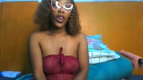 Snapshot of curvylyin chatting on 7, 4, 2026 curvylyin online show from 7, 4, 2026