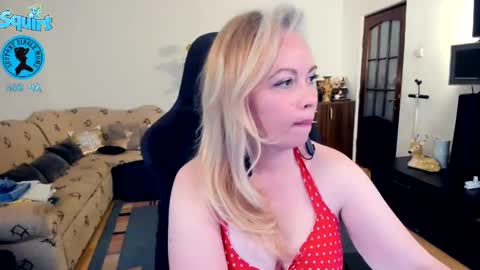 Snapshot of curvymaturelynn chatting on 7, 5, 2026 Whitney Lynn online show from 7, 5, 2026