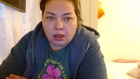 Snapshot of curvymomylore chatting on 4, 3, 2026 Lore online show from 4, 3, 2026