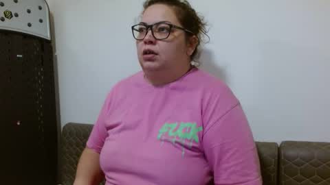 Snapshot of curvymomylore chatting on 5, 3, 2026 Lore online show from 5, 3, 2026