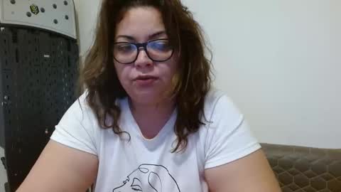 Snapshot of curvymomylore chatting on 10, 3, 2026 Lore online show from 10, 3, 2026
