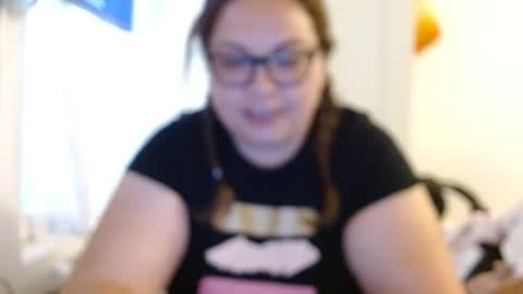 Snapshot of curvymomylore chatting on 28, 4, 2026 Lore online show from 28, 4, 2026