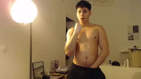 Snapshot of cute_boy859 chatting on 1, 2, 2026 Tomas online show from 1, 2, 2026