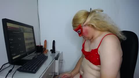 cute_boys_19 online show from 16, 4, 2026