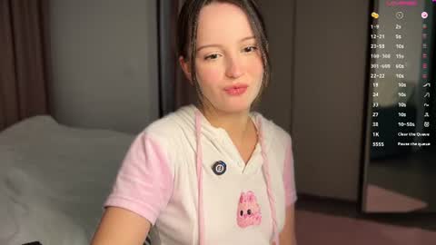 Snapshot of cute_emiliya chatting on 26, 7, 2026 Emily online show from 26, 7, 2026