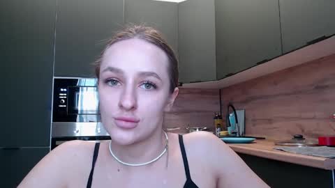 Snapshot of cute_girl_mia__ chatting on 3, 5, 2026 cute_girl_mia__ online show from 3, 5, 2026