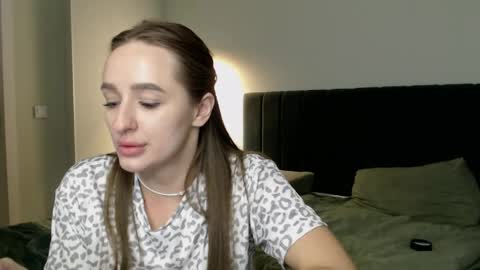 Snapshot of cute_girl_mia__ chatting on 6, 5, 2026 cute_girl_mia__ online show from 6, 5, 2026