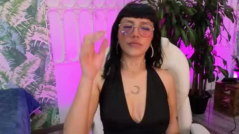 Snapshot of cute_hollywood chatting on 1, 6, 2026 Sofa online show from 1, 6, 2026