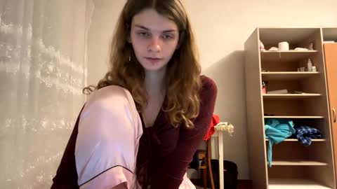 Snapshot of cute_kitte chatting on 12, 1, 2025 cute_kitte online show from 12, 1, 2025
