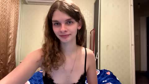 Snapshot of cute_kitte chatting on 3, 10, 2025 cute_kitte online show from 3, 10, 2025