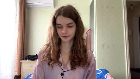 Snapshot of cute_kitte chatting on 8, 10, 2025 cute_kitte online show from 8, 10, 2025