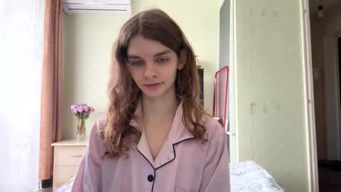 Snapshot of cute_kitte chatting on 11, 10, 2025 cute_kitte online show from 11, 10, 2025