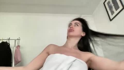 cute_kriss94 online show from 10, 5, 2026