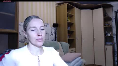 cute_lion_ online show from 28, 11, 2025