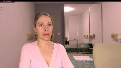 cute_lion_ online show from 6, 2, 2026