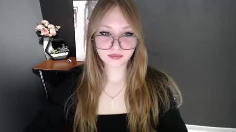 Snapshot of cute_minx chatting on 5, 3, 2026 Veronica online show from 5, 3, 2026