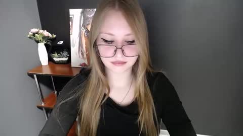 Snapshot of cute_minx chatting on 13, 3, 2026 Veronica online show from 13, 3, 2026