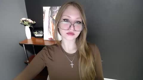 Snapshot of cute_minx chatting on 16, 3, 2026 Veronica online show from 16, 3, 2026