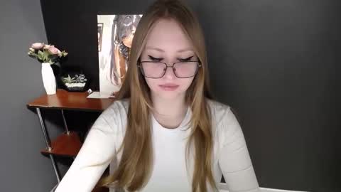 Snapshot of cute_minx chatting on 19, 3, 2026 Veronica online show from 19, 3, 2026